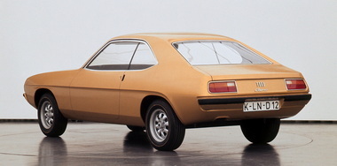 Neues Design mit Heckklappe
      New design with tailgate